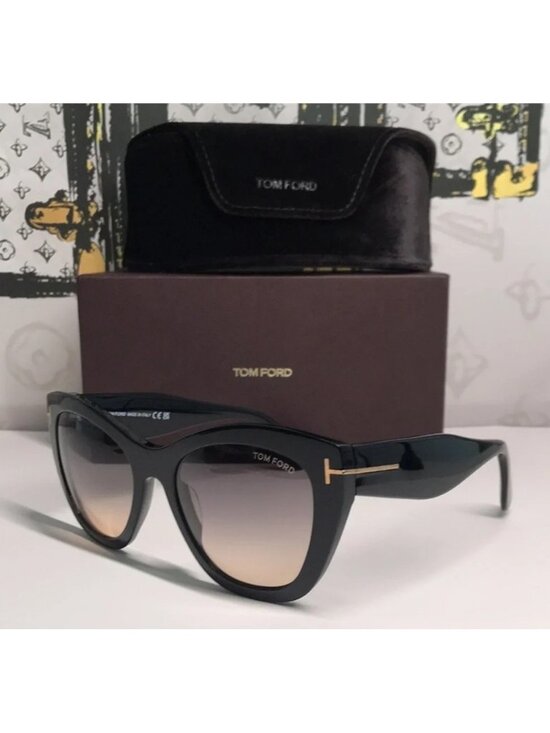NEW Authentic Tom Ford Black Cat-Eye Sunglasses TF940 01B